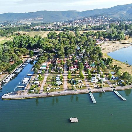 Gorgeous Stacaravan In Tuoro Sul Trasimeno Villa Exterior foto